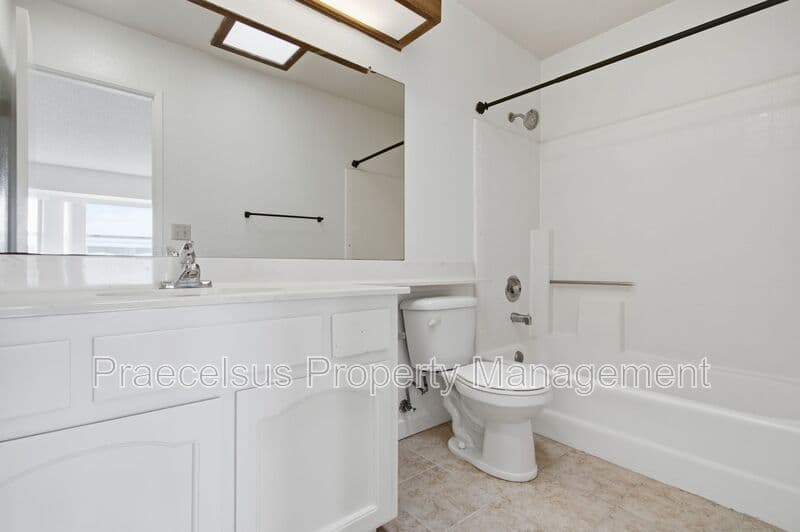 Imperial Beach House: 1292 Holly Ave
