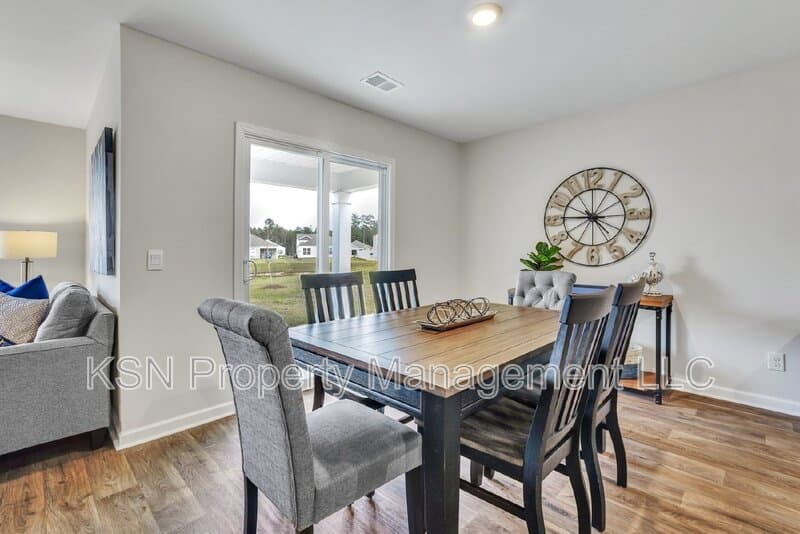 Bloomingdale House: 224 Skylark Rd