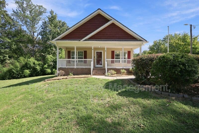 Greensboro House: 1 Llano Ct