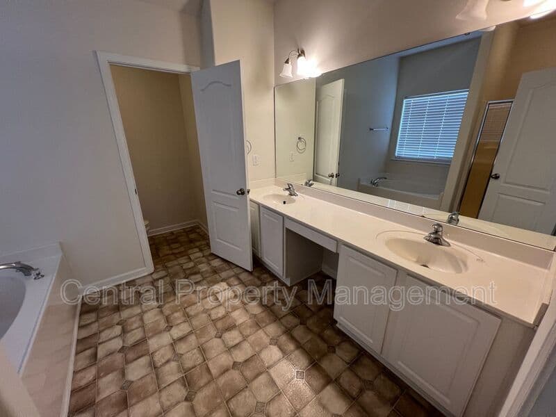 Spartanburg House: 437 Melbourne Lane