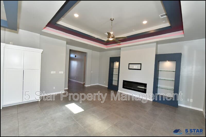 El Paso House: 2412 Tierra Lejana Pl