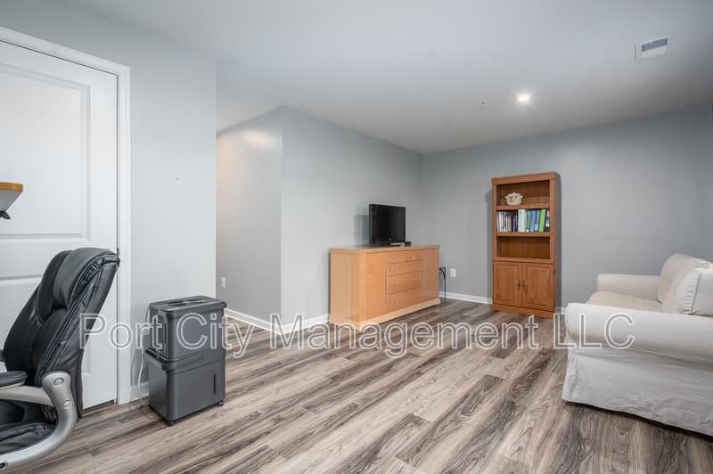 Brooklyn Park Townhome: 112 Patapsco Land Way