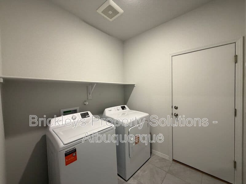Albuquerque House: 6118 Chicago Dr SE