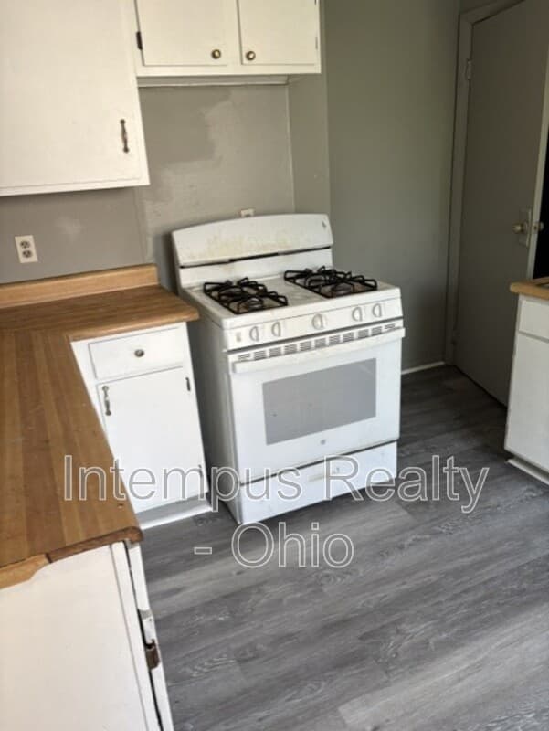 Youngstown House: 2749 Rush Blvd
