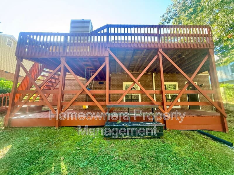 Fayetteville House: 4436 Briton Circle