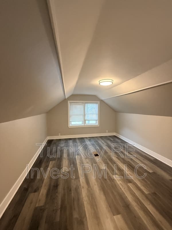 Oak Lawn House: 4328 West 109th Street