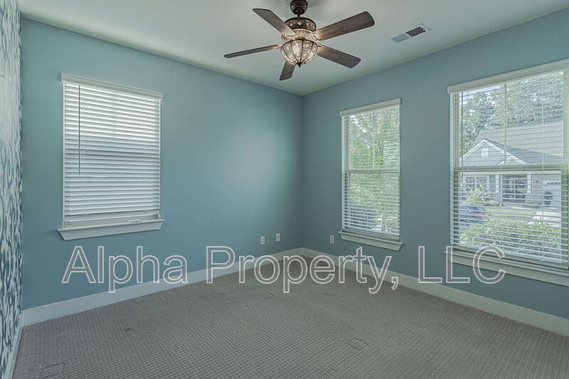Greenville House: 14 Burl Ct