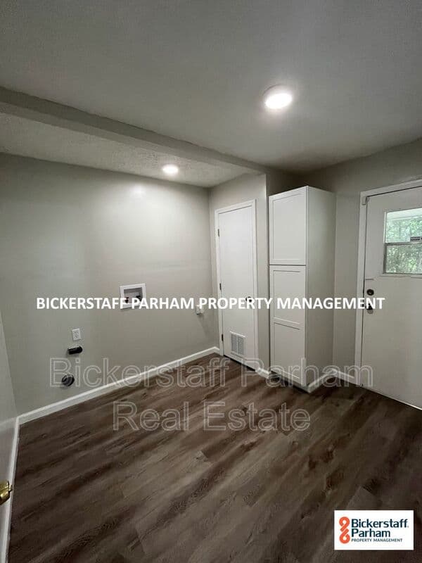 Columbus House: 3011 Apache Drive