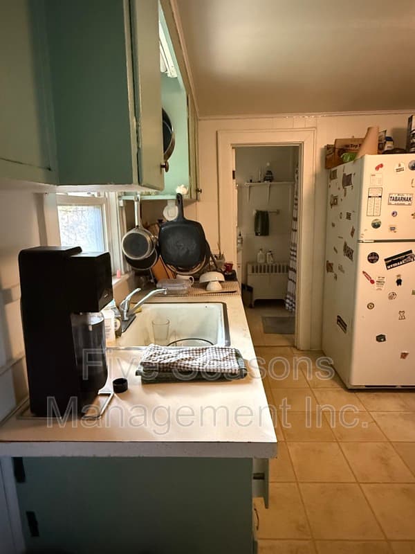 Burlington Condo: 14 1/2 Dans Court