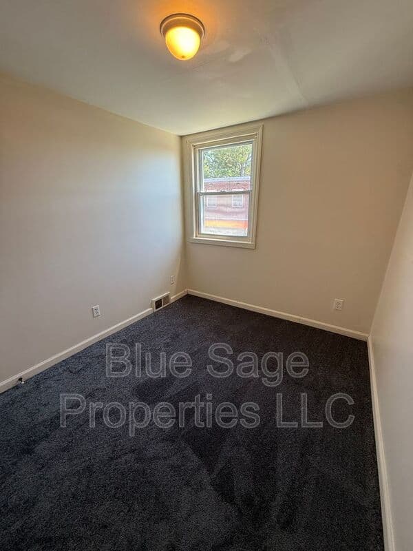 Linwood House: 1427 Simpson St