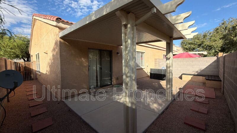 Peoria House: 7041 West Downspell Drive