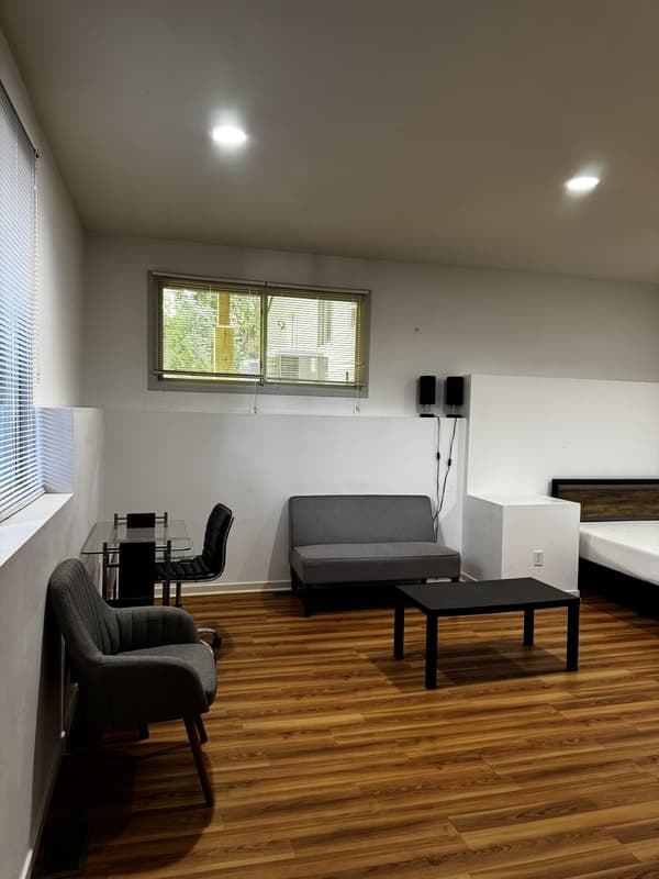 Ann Arbor House: 1556 Jones Drive