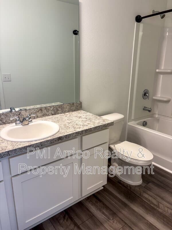 Gibsonton Townhome: 6371 Kay Morgan Lane