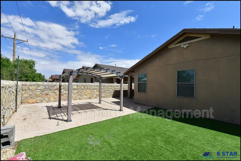 El Paso House: 4913 Adrian Campos St !!