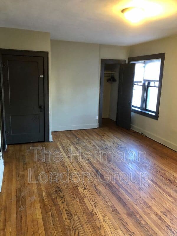 Saint Louis Condo: 924 Bates Street