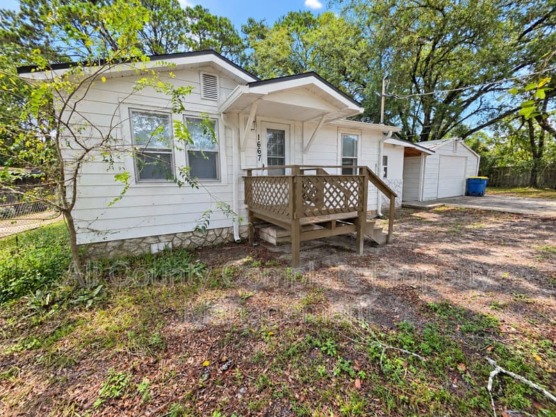Jacksonville House: 1667 Rowe Ave