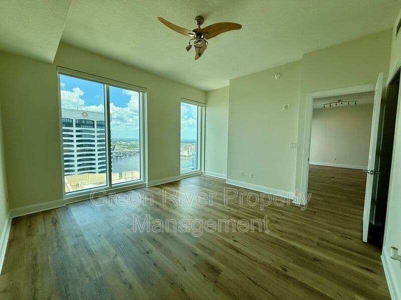 Jacksonville House: 1431 Riverplace Boulevard