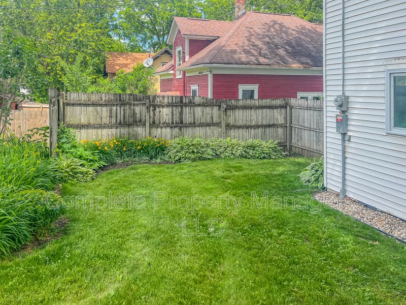 Owatonna House: 118 Franklin Avenue