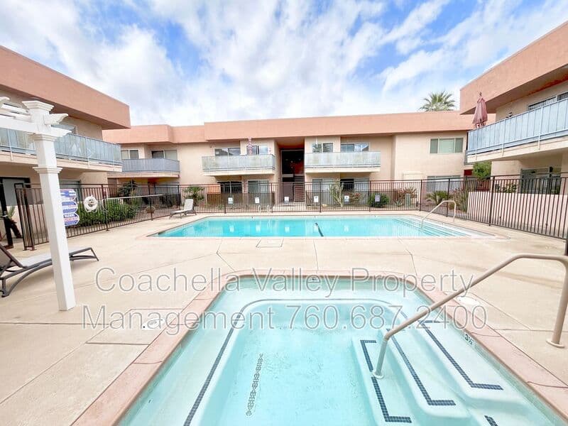 Palm Springs Condo: 400 N Sunrise Way