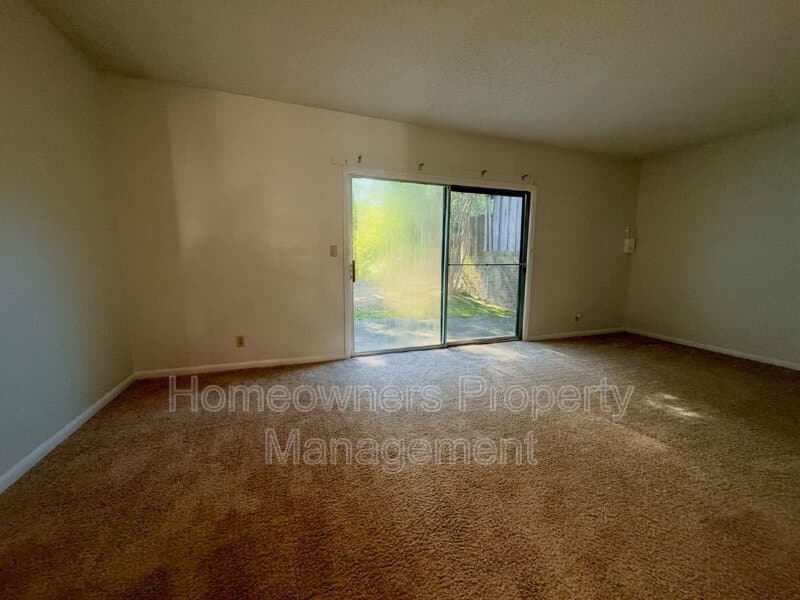 Fayetteville House: 599 Winding Creek Rd