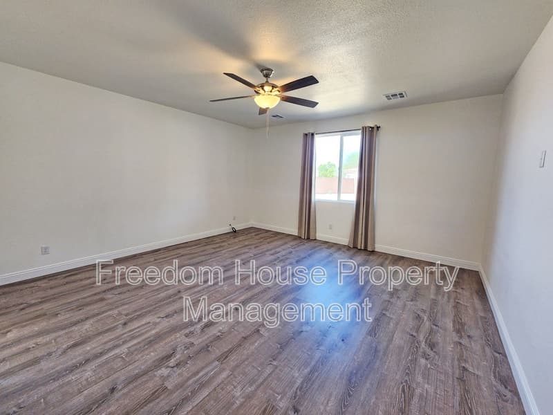 Pahrump House: 6660 Stubblefield Drive