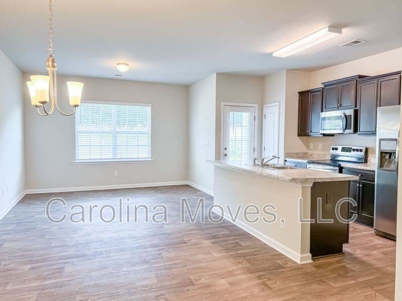 Easley House: 200 Northridge Court