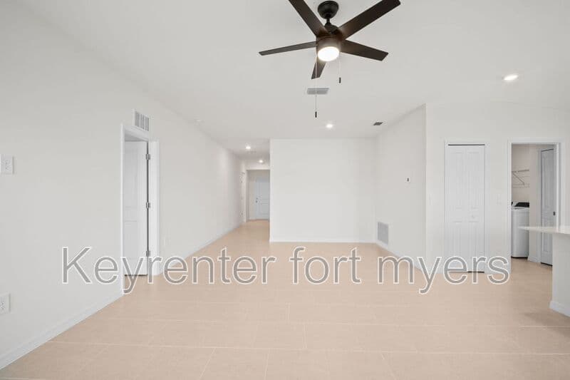 North Fort Myers House: 17633 Paradiso Way