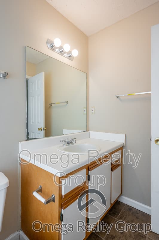 Jemison Condo: 156 Patton St W