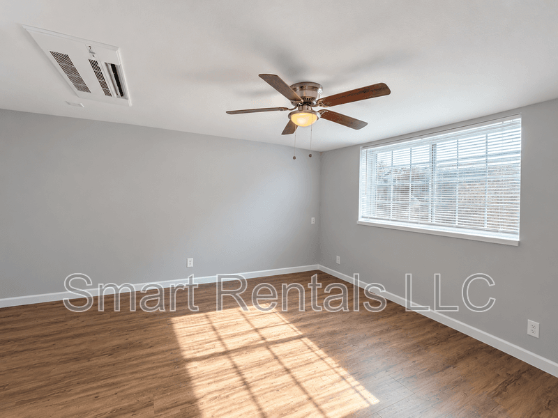 Maplewood Condo: 2509 Bellevue Avenue - 2