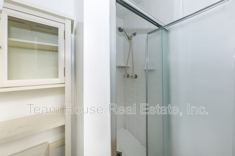 Santa Clarita House: 22327 Espuella Drive