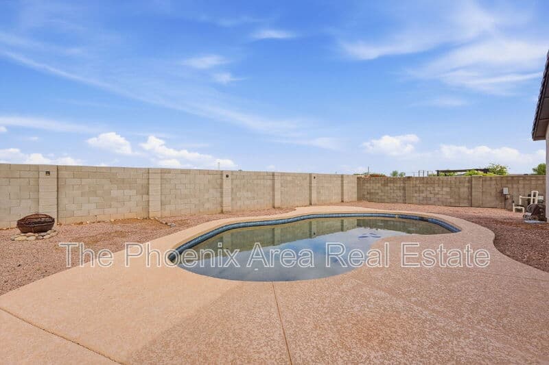 Maricopa House: 35786 W Santa Monica Ave