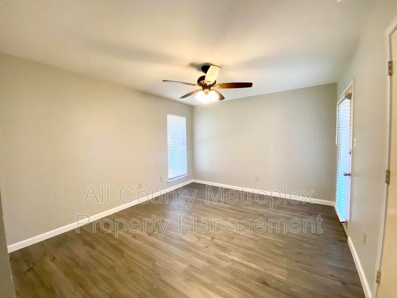 Arlington House: 3809 Tamarron Ln