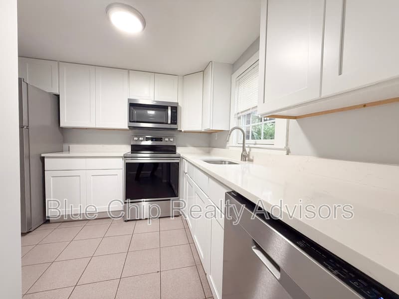 Pelham Condo: 45 Bridge St