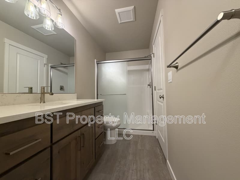 Keizer Townhome: 4035 Filbert St NE, Keizer, OR 97303