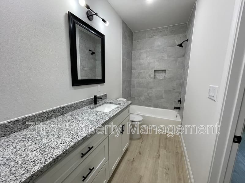 Fort Worth House: 4443 Wayside Ave