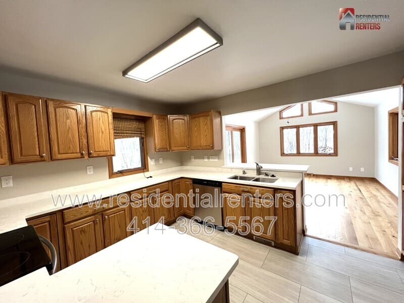New Berlin House: 13311 W Ferguson Rd