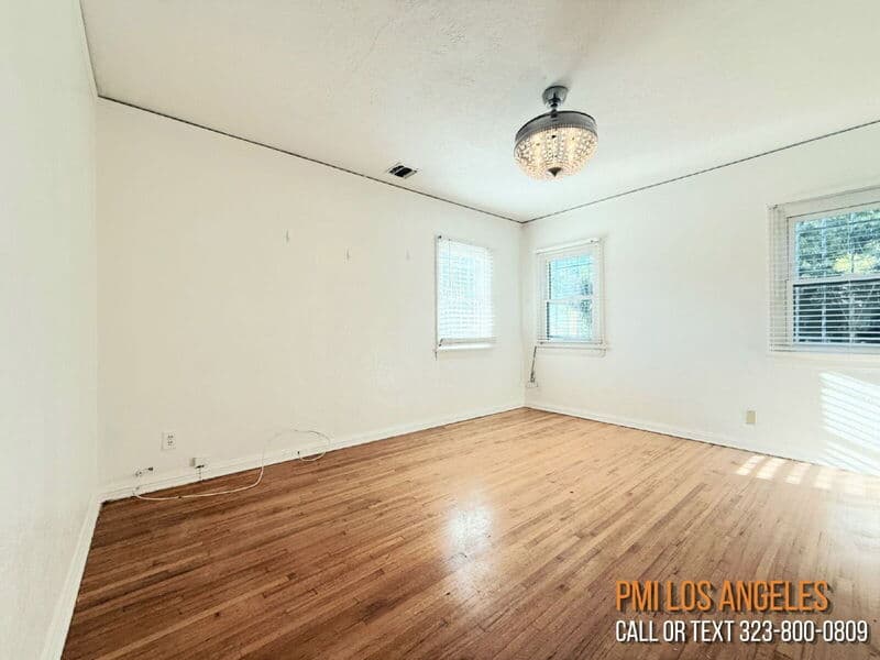 Los Angeles House: 7001 2nd Avenue