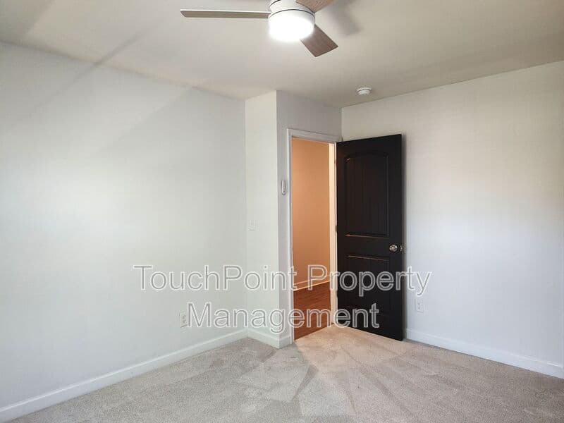 Charlotte House: 605 Lumber Ln