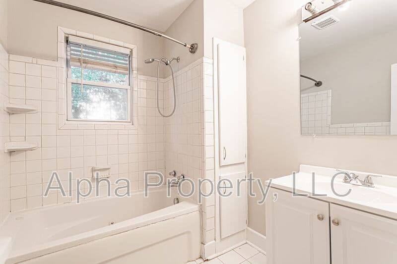 Greenville House: 123 LeGrand Blvd
