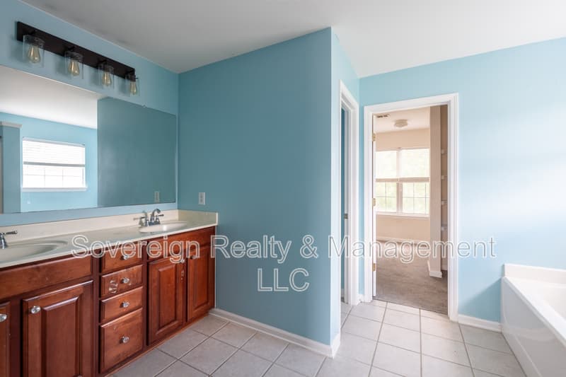 Lithia Springs House: 7702 Parkside Dr