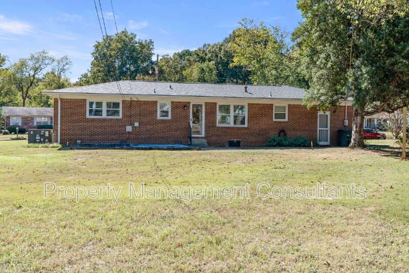 Huntsville House: 3200 West Helena Drive Northwest