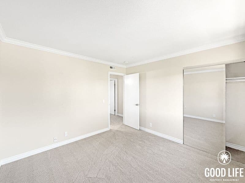 La Jolla Townhome: 8013 Caminito Gianna