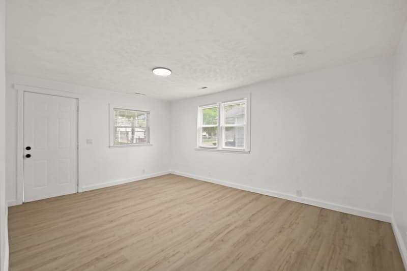 Muncie House: 2207 S Delawanda Ave