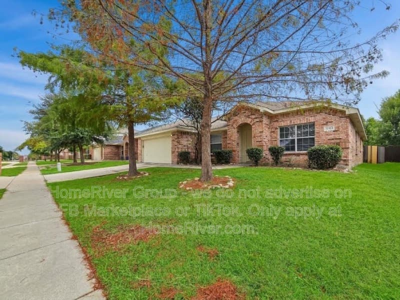 Fort Worth House: 1240 Pepperidge Ln