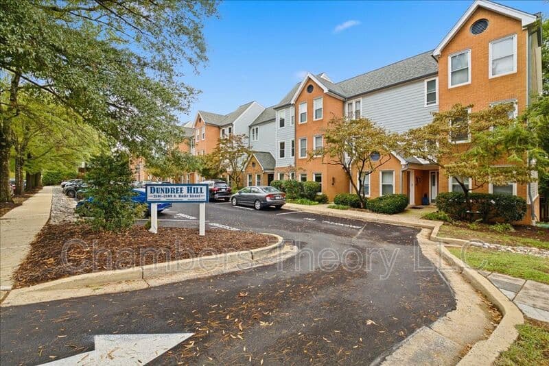 Arlington Condo: 2101 N Rolfe St