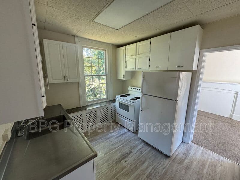 Warrenton Condo: 100 Lee St