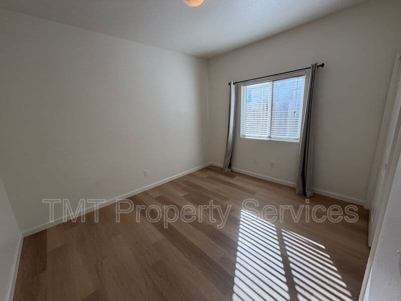 Elk Grove House: 9965 Firethorn Way