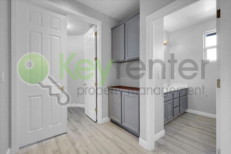 Lincoln House: 1740 Allenwood Circle
