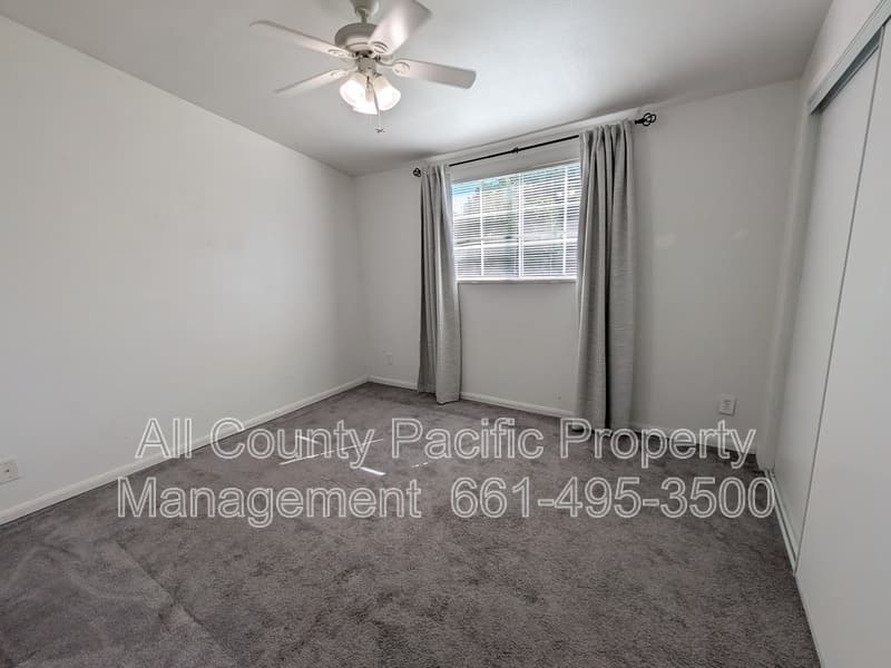 Santa Clarita House: 27254 Walnut Springs