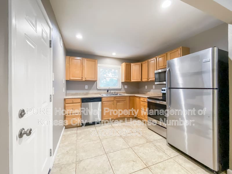 Prairie Village House: 7669 Rainbow Dr